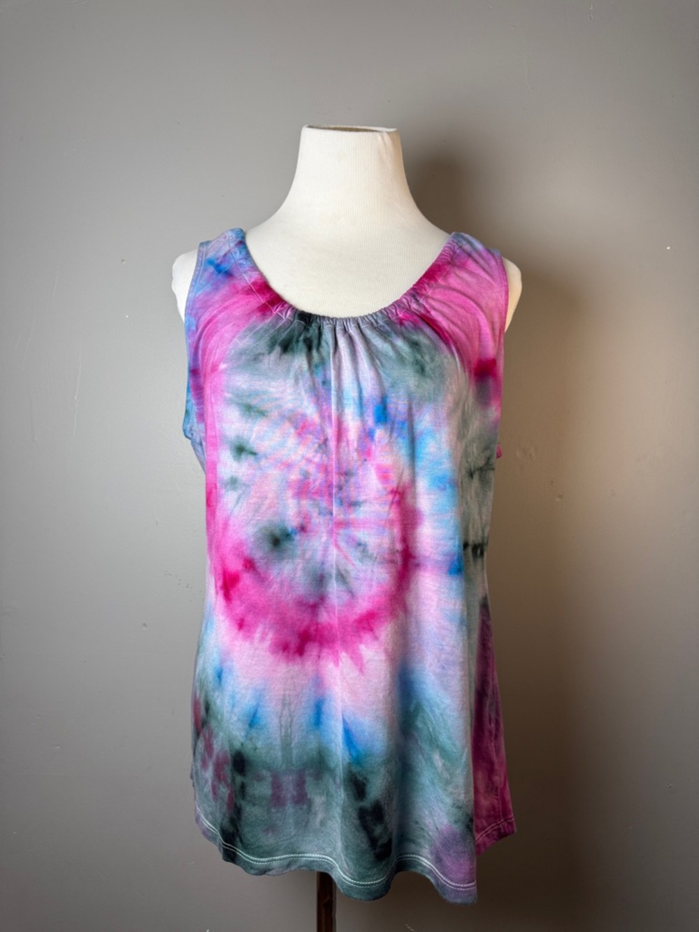 Tie-Dye Sleeveless Scoop Neck Top - Pink/Blue